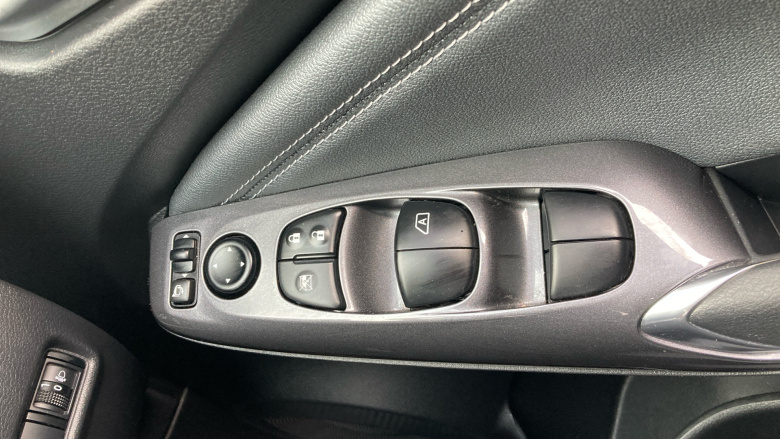 Nissan Juke 1.0 DiG-T 114 N-Connecta 5dr DCT Petrol Hatchback